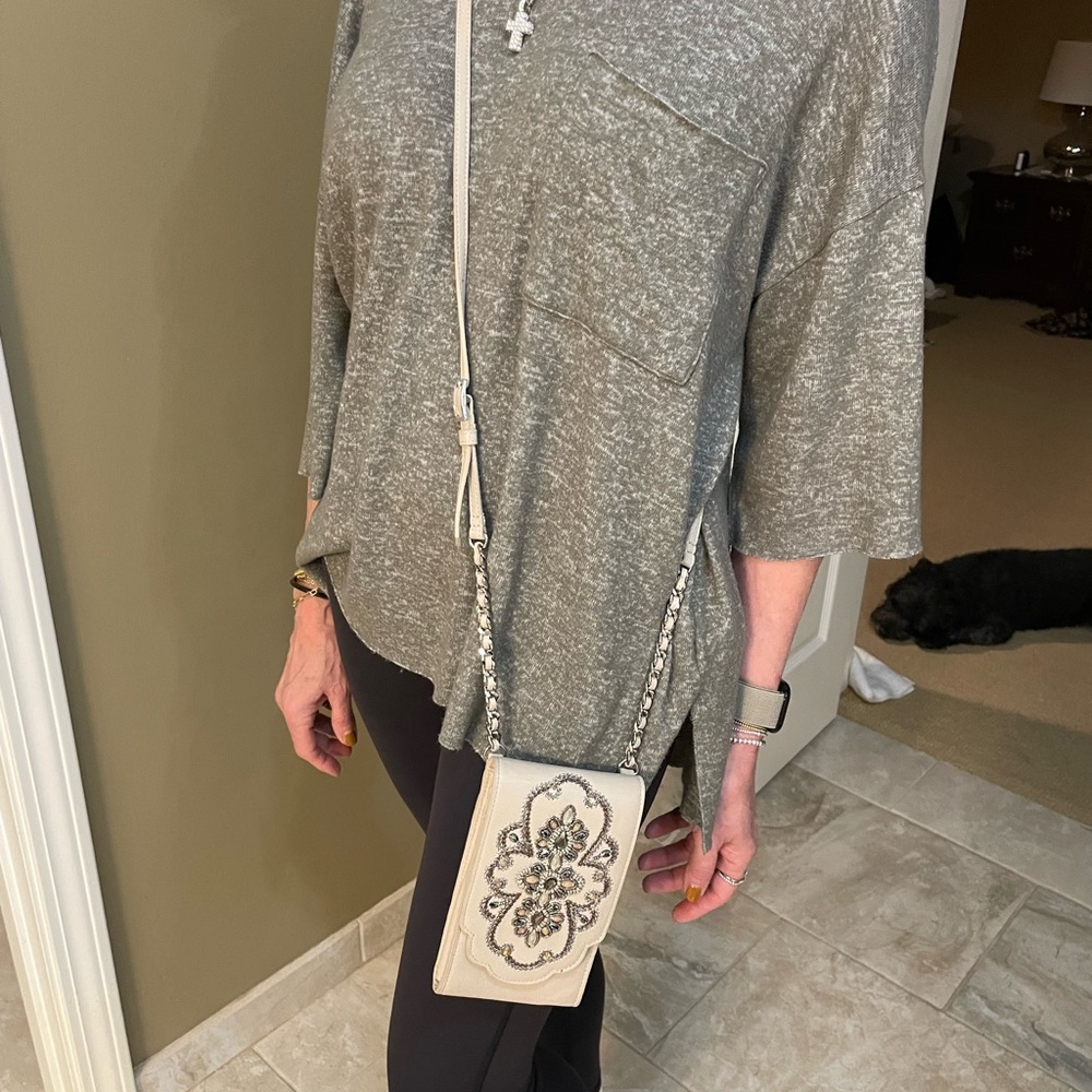 Brighton Tan phone holder with six credit card holders. Long strap to crossbodry